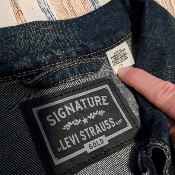 Levi Strauss & Co. Gold Label Men's Signature Trucker Jacket - Picture 4 of 5